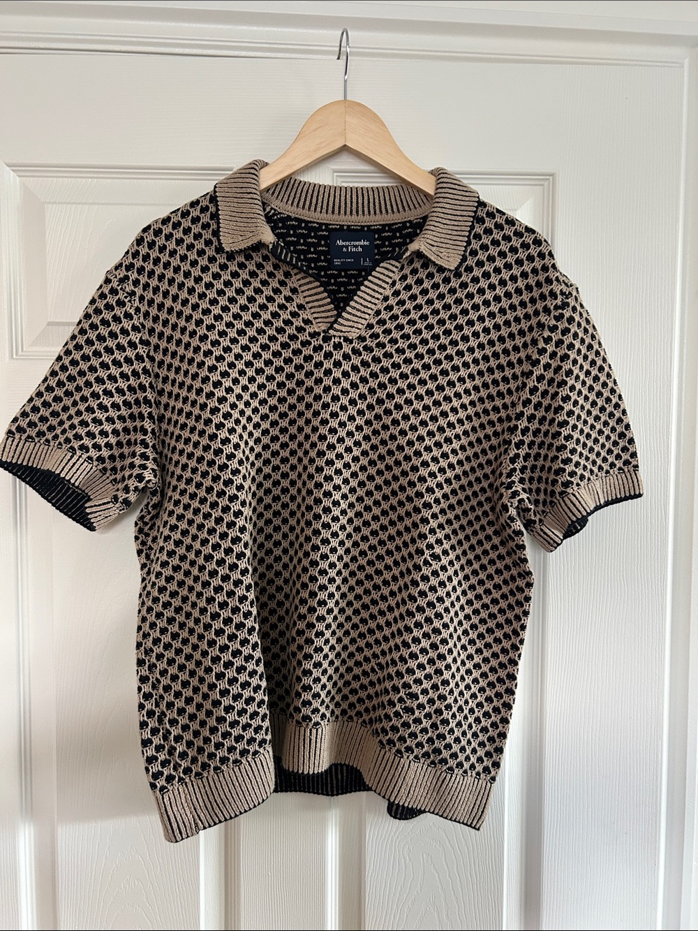 ‘Abercrombie & Fitch’ NWT Beige and Black Short-Sleeve Knit Polo